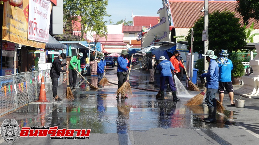 ปทุมธานี-ทต.บ้านกลางรณรงค์ล้างตลาดฉีดยาฆ่าเชื้อ