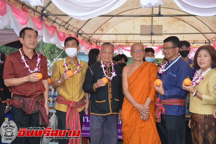 ศรีสะเกษ-หลวงปู่สรวงทำน้ำปลาร้าปรุงรสขายหารายได้สร้างอาคารเรียนให้เด็ก