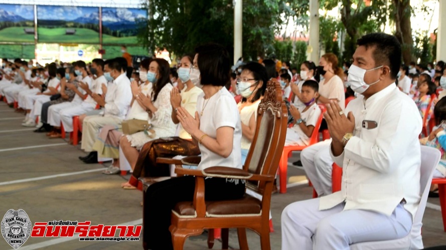 อยุธยา – รอง ผวจ.ทำบุญตักบาตร โครงการเข้าวัดปฏิบัติธรรมวันธรรมสวนะ