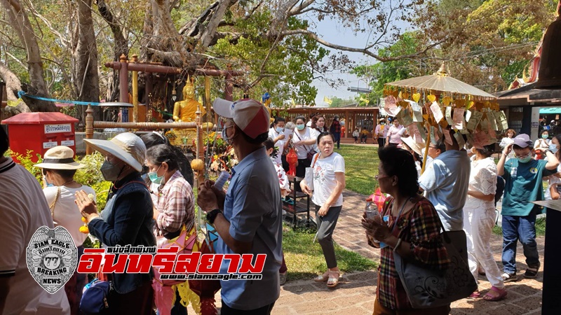 ปราจีนบุรี-วันมาฆบูชาพุทธศาสนิกชนหลั่งไหลเวียนเทียน รอบรอยพระพุทธบาทคู่