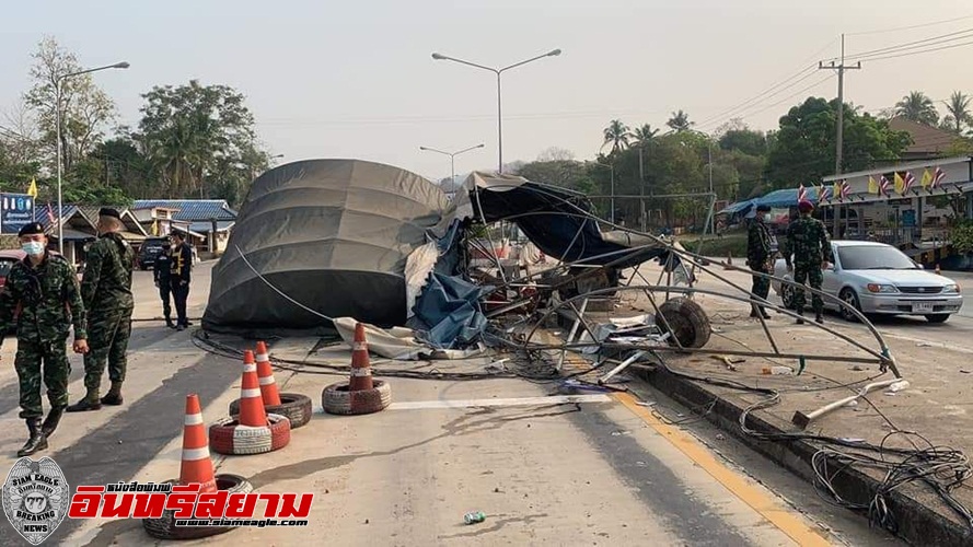 ตาก-รถพ่วงพุ่งชนด่านตรวจ บ้านห้วยหินฝน