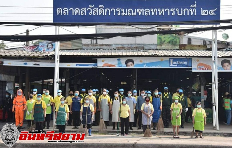 อุดรธานี – พลตรีพิทักษ์ จับมือรองพ่อเมือง วันชัย สธ.ลุยล้างตลาด ป้องกันโควิด-19