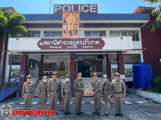 อุตรดิตถ์ – ผบช.ภ.6 เดินทางมาตรวจเยี่ยมและมอบนโยบายตำรวจ สภ.น้ำปาด