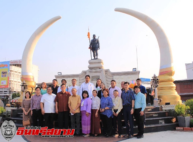 สุรินทร์-ผู้ว่าฯ นำนักท่องเที่ยวและชาวสุรินทร์ร่วมสืบสาน อนุรักษ์ศิลป์ผ้าถิ่นไทย