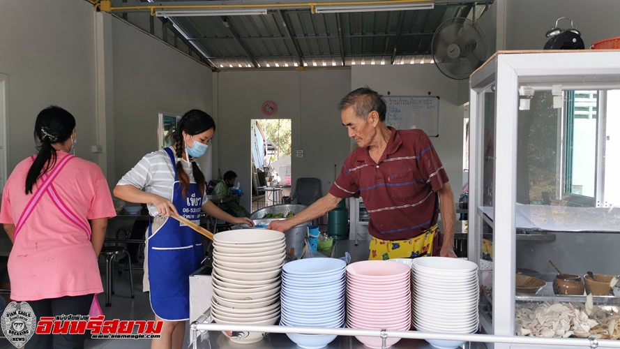 ประจวบคีรีขันธ์-ร้านก๋วยเตี๋ยวชื่อดังในตำนานขายดีสวนกระแสวิกฤตโควิด 19