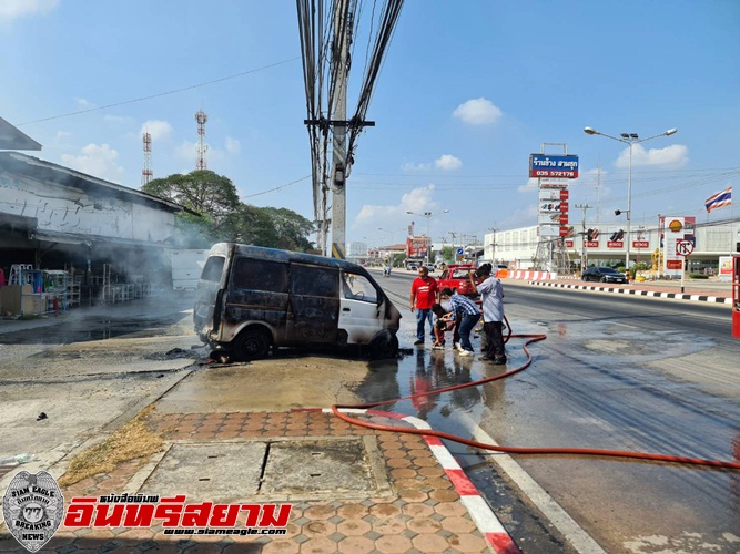 สุพรรณบุรี-ระทึกไฟไหม้รถตู้หวิดย่างสดคนขับ