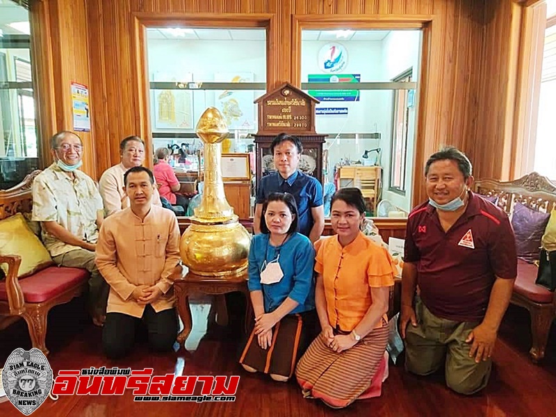 อุตรดิตถ์-วัฒนธรรมจังหวัดฯ ตรวจสอบยอดปลีทองคำยอดเจดีย์พระบรมธาตุทุ่งยั้ง