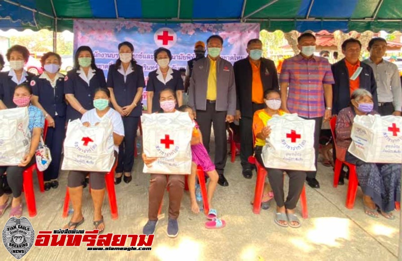 ศรีสะเกษ-กาชาดมอบถุงยังชีพเพื่อช่วยเหลือราษฎรที่ประสบเหตุวาตภัย