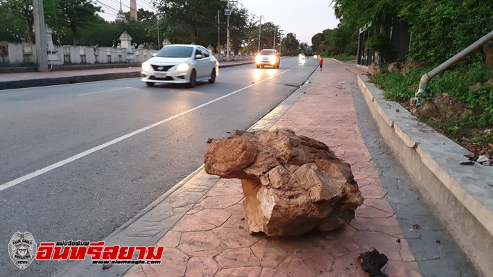 ประจวบคีรีขันธ์-หินเขาช่องกระจกล่วง เตือนประชาชนใช้ความระมัดระวัง