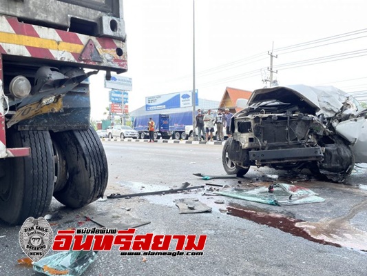 เพชรบุรี-รถกระบะชนรถพ่วงที่จอดอยู่ริมทาง