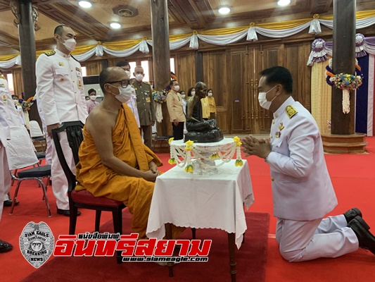 ศรีสะเกษ-ผวจ.เป็นผู้แทนพระองค์ในการบำเพ็ญกุศลและเปลี่ยนผ้าไตรสรีระสังขารหลวงปู่สรวง