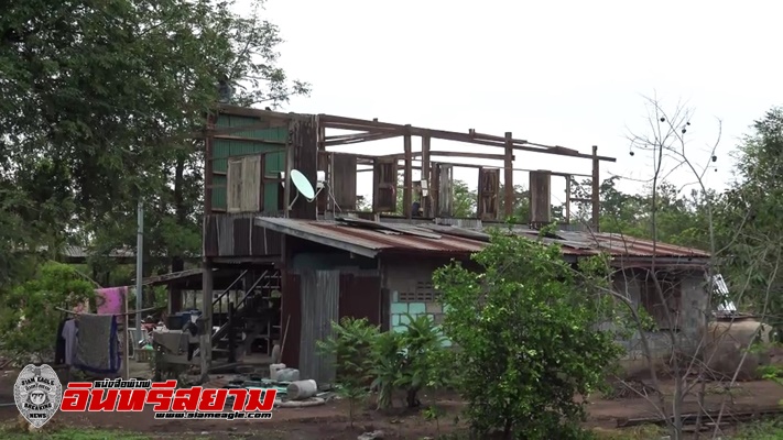 ลพบุรี-ทหารช่างลงพื้นที่ช่วยประชาชนซ่อมแซมบ้านจากพายุฤดูร้อน