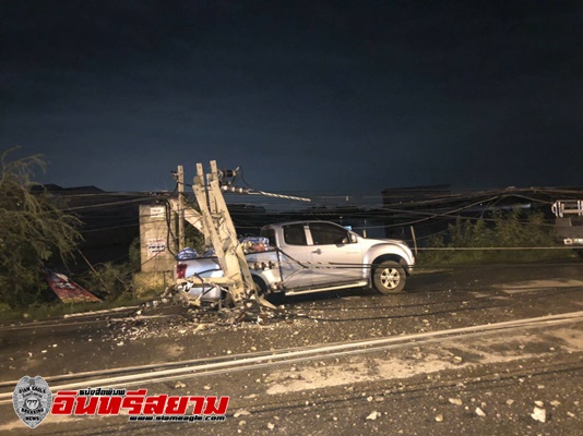 ปทุมธานี-พายุฝนพัดเสาไฟฟ้าหักโค่น20ต้นล้มทับรถชาวบ้านเสียหาย5คัน