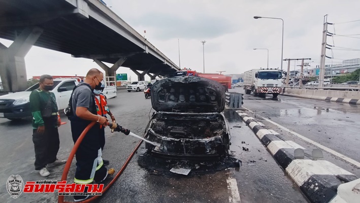 ปทุมธานี-หนุ่มใหญ่หนีตายขับรถไปต่อพรบ.เกิดไฟไหม้กลางทาง