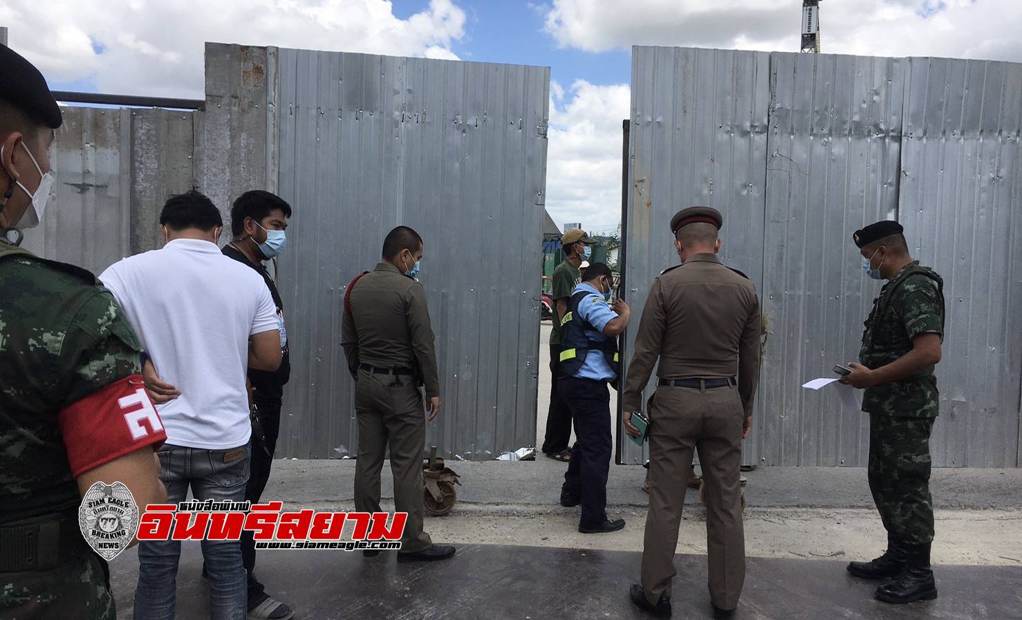 นนทบุรี-จนท.ลุยตรวจแคมป์คนงานชิโนไทย พบมีแรงงานหลบหนี