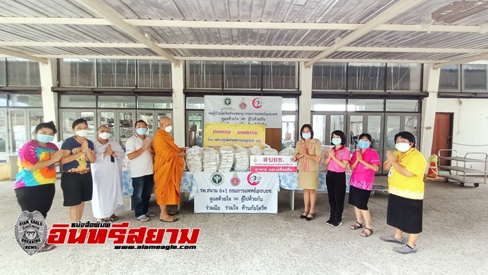 ปทุมธานี-พระร่วมแม่ชีทำอาหารมอบให้เจ้าหน้าที่อละผู้ป่วยโควิดสถาบันธัญญารักษ์