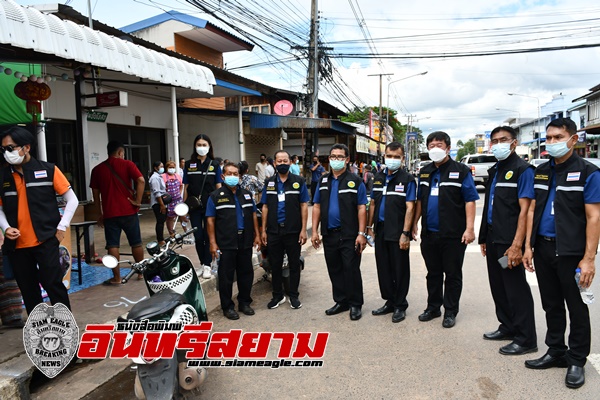 ศรีสะเกษ-ชาวบ้านชื่นชมนายกเทศมนตรีตำบลขุนหาญจัดระเบียบแผงขายสินค้าริมถนน