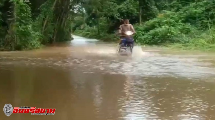 ปราจีนบุรี-หลังฝนถล่ม 2 วันต่อเนื่องน้ำป่าท่วมหมู่บ้านตีนเขาทับลานแล้ว