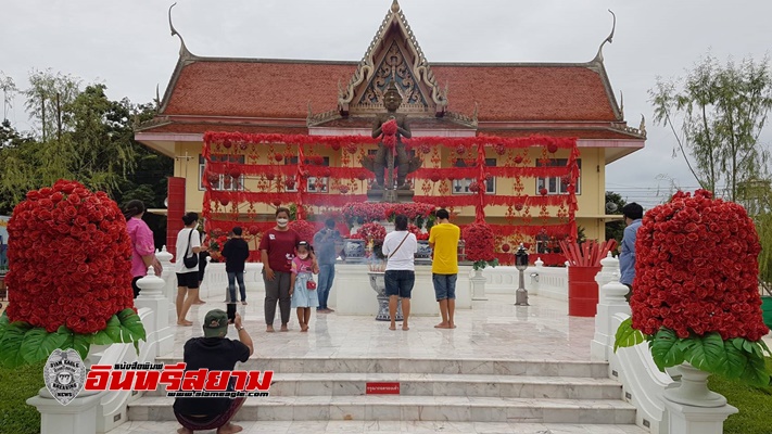 สุพรรณบุรี-คอหวยแห่ขอโชคลาภท้าวเวสสุวรรณเขย่าเซียมซียักษ์