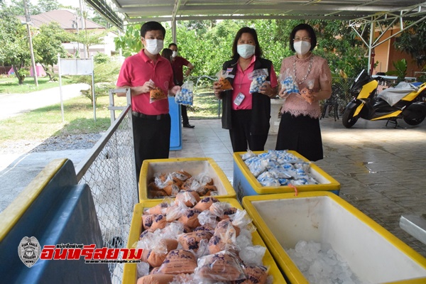 อยุธยา-รับมอบวัตถุดิบอาหารสด เพื่อดำเนินการตาม “โครงการครัวพม.ปันสุข”