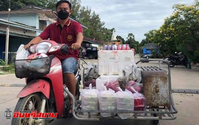 สุพรรณบุรี-ผู้ถูกกักตัวขอบคุณผู้นำชุมชนมอบอาหารพร้อมถุงยังชีพ