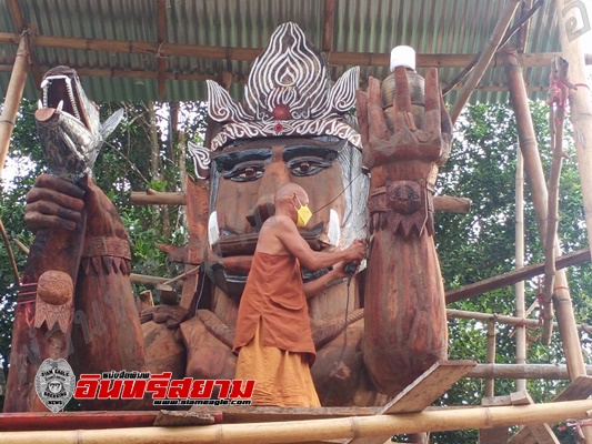 ศรีสะเกษ-ฮือฮาพระชายแดนไทย-เขมรแกะสลักจระเข้ยักษ์ “อารัก กอดาง”