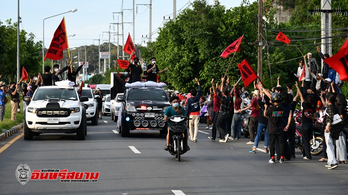 ศรีสะเกษ-คาร์ม็อบกว่า 1,000 คันชุมนุมบีบแตรขับไล่นายกรัฐมนตรี