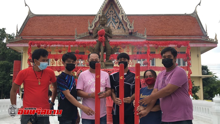 สุพรรณบุรี-คอหวยทั่วสารทิศแห่มาขอโชคลาภท้าวเวสสุวรรณคึกคัก