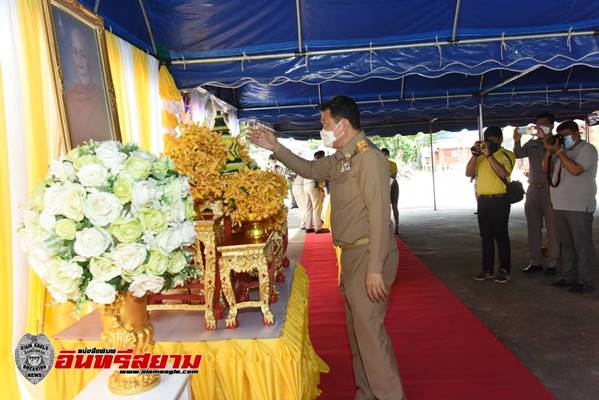 พิจิตร-ปลัดมท.มอบถุงยังชีพประทานของสมเด็จพระสังฆราชและเยี่ยมเยียนผู้ประสบภัย