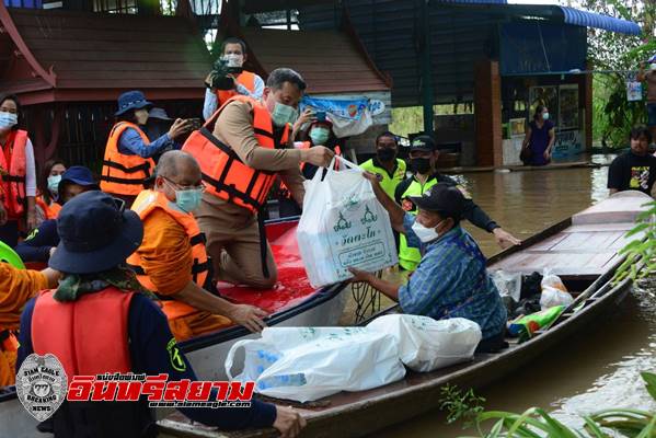 อยุธยา-ปลัดมท.ลงพื้นที่ช่วยเหลือวัดและประชาชนที่ประสบอุทกภัย