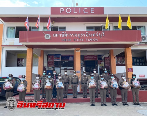 สิงห์บุรี-มอบถุงยังชีพ และให้กำลังใจ ข้าราชการตำรวจ ที่ประสบอุทกภัย