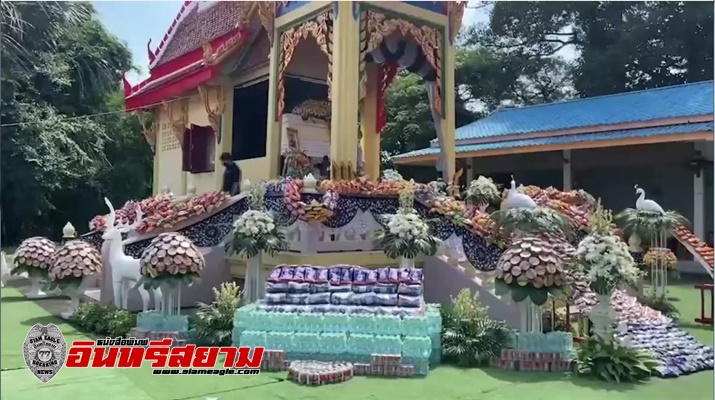 สระบุรี.- เมรุปันสุข นำข้าวสารอาหารแห้งจัดแต่งเมรุช่วยเหลือผู้ประสบภัยน้ำท่วม