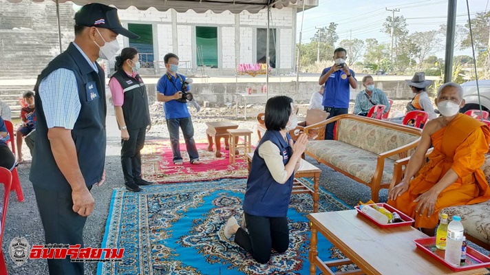 อยุธยา – รองผวจ.กรุงเก่า นำทีม ลงพื้นที่ช่วยเหลือผู้ที่ได้รับผลกระทบจากน้ำท่วมอำเภอลาดบัวหลวง