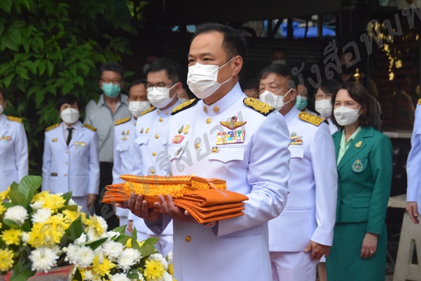 อยุธยา - พระบาทสมเด็จพระเจ้าอยู่หัวฯ ทรงพระกรุณาโปรดเกล้าฯ  พระราชทานผ้าพระกฐิน - หนังสือพิมพ์อินทรีสยาม​