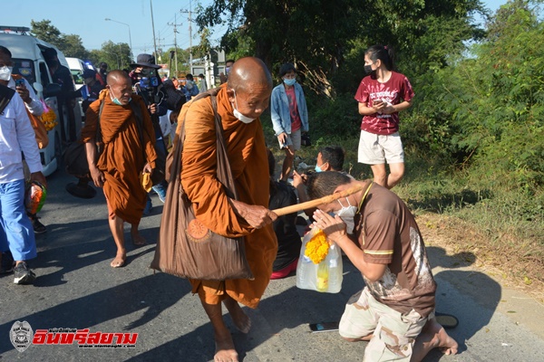 สิงห์บุรี- หลวงตาบุญชื่นได้เดินทางผ่านจังหวัดสิงห์บุรี