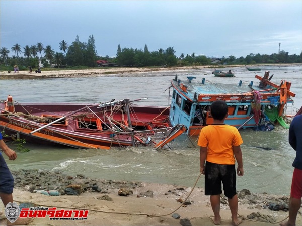 น้ำป่าซัดเรือประมงพังเสียหาย 8 ลำเจ้าของเรือติดอยู่ในเก๋งรอดตายหวุดหวิด