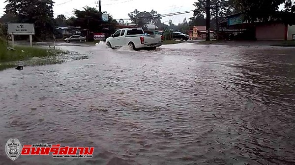 ปราจีนบุรี – ฝนกระหน่ำทั้งคืนยาวจรดเกือบเที่ยงวันน้ำท่วมถนนสาย 33 ยาว 200 เมตร