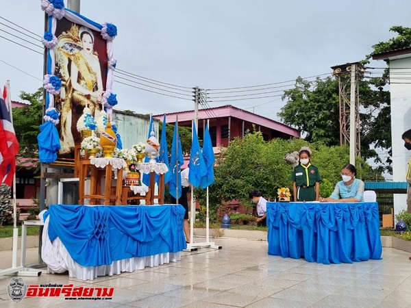 ปราจีนบุรี – งานวันแม่ ร.ร.ในปราจีนฯ ให้นักเรียนเขียนการ์ดแทนพาแม่มากราบ เกรงกระทบจิตใจเด็กเศร้า!