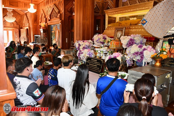 ศรีสะเกษ-ชีวิตแม่ทำทุกอย่างเพื่อลูกกราบขอพรหลวงปู่สรวงวัดไพรพัฒนาขอให้ลูกเป็นคนดี