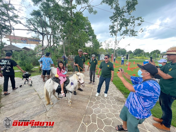 ปทุมธานี-ตอนรับสมาชิกใหม่สวนสัตว์ Mini Zoo ธัญบุรี ลูกนกกระเรียนพันธุ์ไทยลืมตาดูโลกคืนทุ่งรังสิต