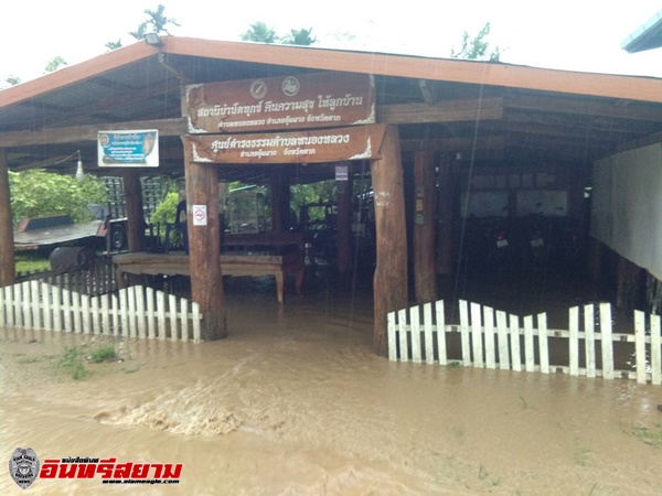 ตาก-อ.อุ้มผาง ฝ่ายปกครอง ออกให้ความช่วยเหลือราษฎร์ ที่มีบ้านเรือนติดอยู่ริมห้วย