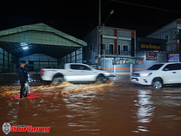 ศรีสะเกษ-น้ำท่วมถนนนายอำเภอกันทรลักษ์เตือนประชาชนใช้เส้นทางอื่น