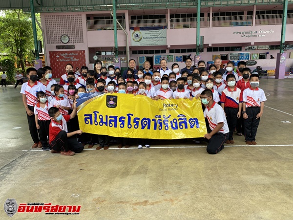 ปทุมธานี-สโมสรโรตารีรังสิตลงพื้นที่วัดสายตาเด็กด้อยโอกาสเพื่อตัดแลนส์ประกอบแว่นสายตา