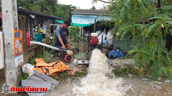 ประจวบคีรีขันธ์-ฝนตกสะสมหลายวันทำน้ำไหลท่วมหมู่บ้านพื้นที่ลุ่มต่ำในเขตเทศบาล