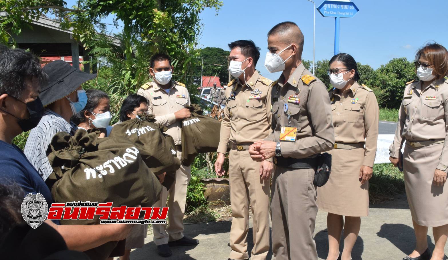 อยุธยา-ประทานถุงยังชีพ แก่ราษฎรผู้ประสบอุทกภัย พื้นที่ชุมชนวัดภูเขาทอง