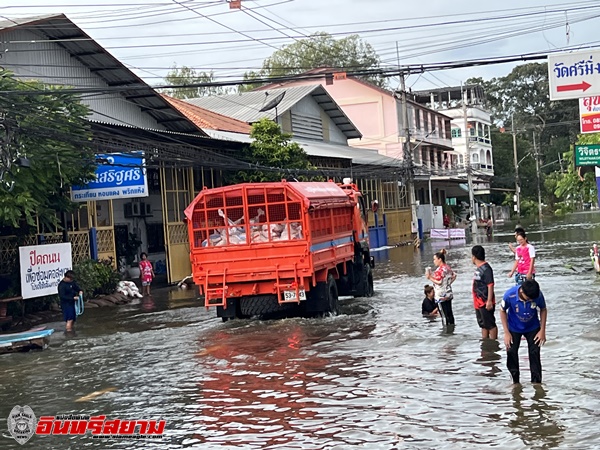 ศรีสะเกษ-ภาพเหตุการณ์กระแสน้ำทะลักเข้าไปท่วมปั้มน้ำมัน ปตท.ท่าเรือ