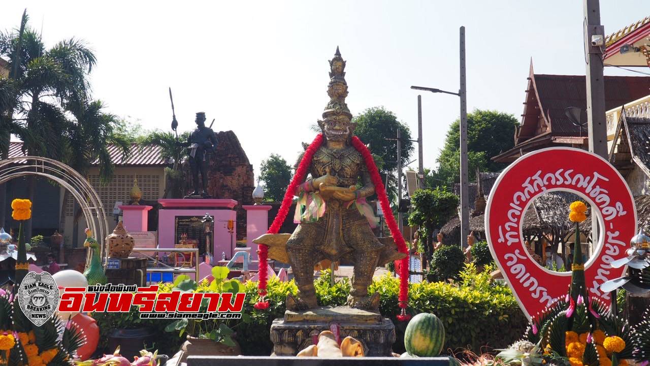 สุพรรณบุรี-นักเสี่ยงโชคแห่ลุ้นเลขหางประทัดพิธีบวงสรวงท้าวเวสสุวรรณคึกคัก