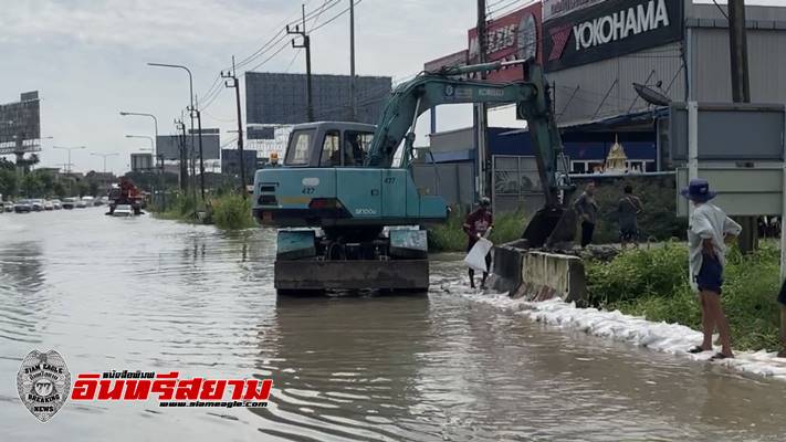 นนทบุรี-ฝนตกกระหน่ำทั้งคืนน้ำเอ่อล้นถนน