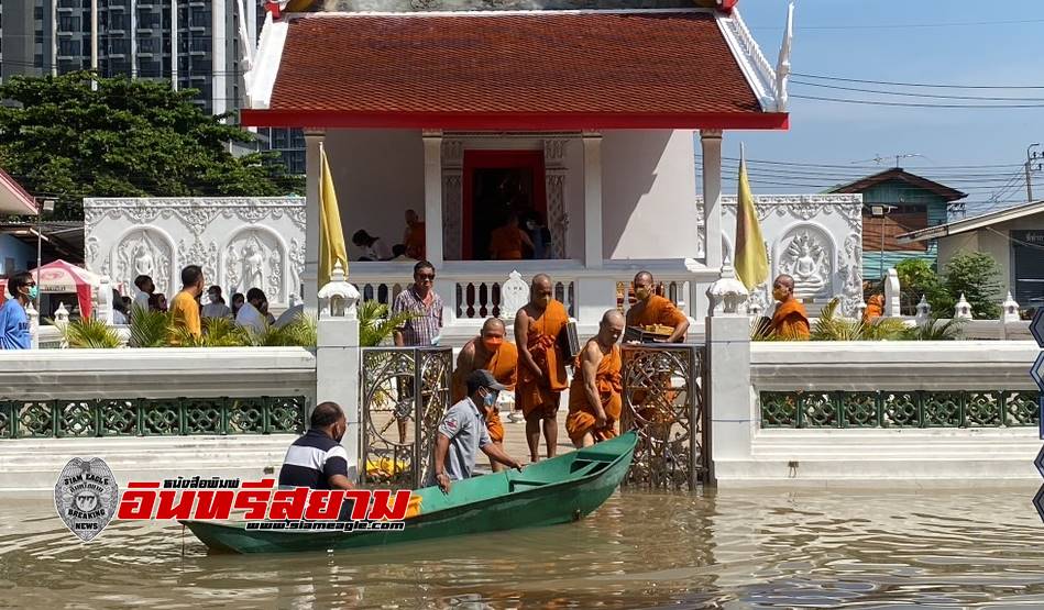 นนทบุรี-จัดงานบวชฝ่านำ้ท่วมวัด สูงกว่า 60 ซม.