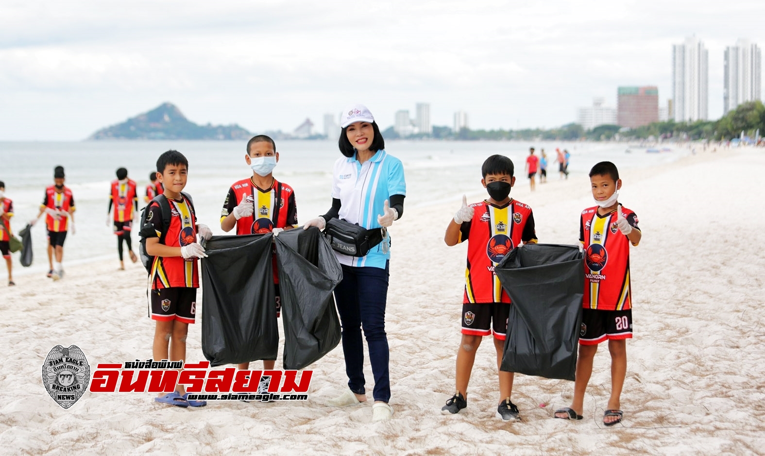 ประจวบคีรีขันธ์-“หัวหิน”พร้อมใจเก็บขยะชายหาดต้อนรับนักท่องเที่ยวช่วงปิดเทอม